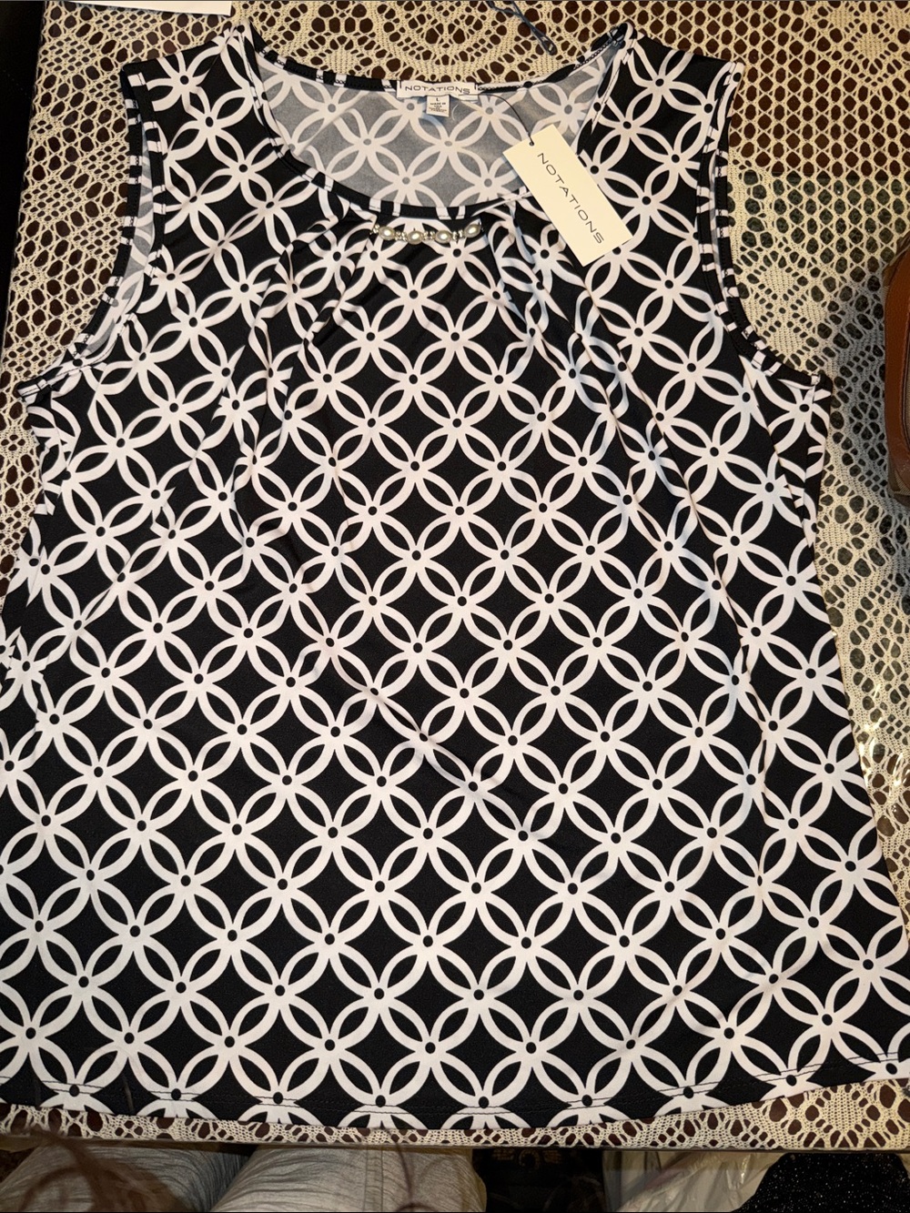 Notations Black & White Interlocking Circle Sleeveless Top